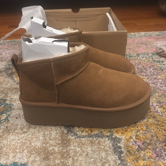 NWT Platform Ugg’s - Picture 6 of 6